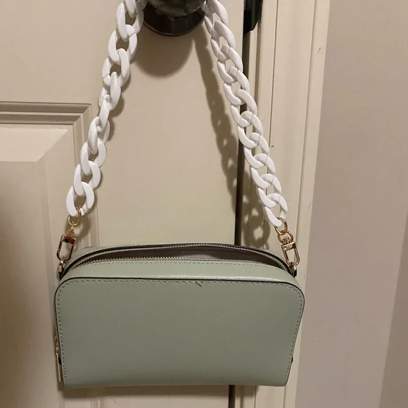 NWOT small green Kate Spade purse - Picture 4 of 4